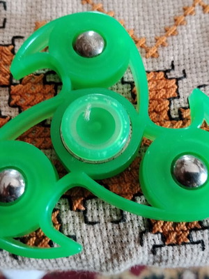 Fidget spinner με 3 μεταλλικές μπίλιες σε πράσινο, минимална употреба
