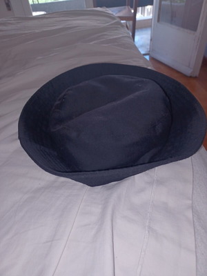 Fishing hat like new, black, size M