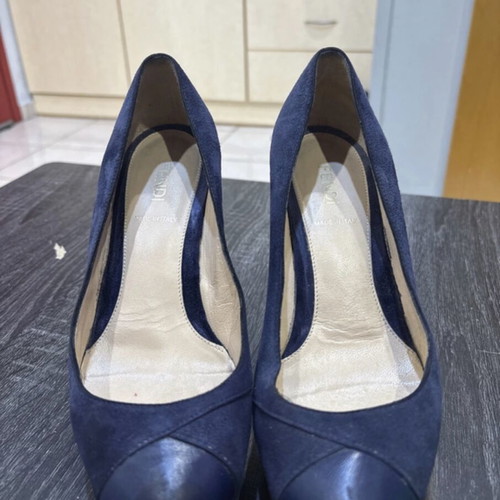 Fendi navy suede pumps like new, size 36