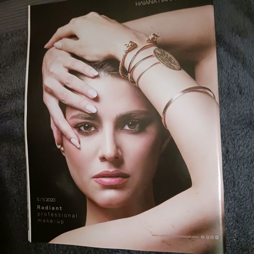 Hello magazine issue 385 2020 like new