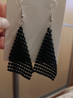 Black hanging earrings 8cm new