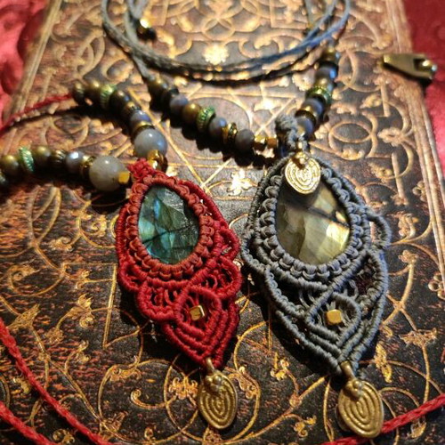 Macrame necklace new with labradorite, metal elements and beads