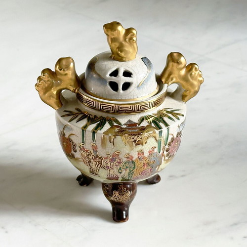 Japanese Kutani incense burner used with Foo Dogs hand-painted vintage large