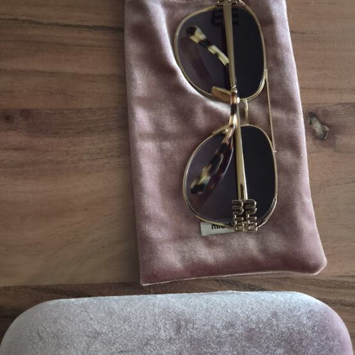 Miu Miu sunglasses like new, gold color