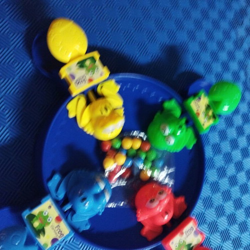 Hungry Frogs board game like new