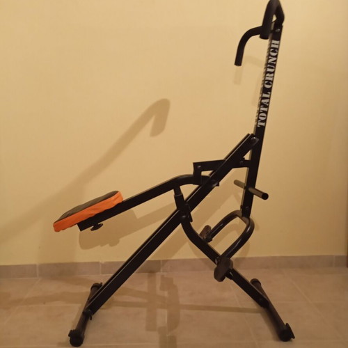 Total Crunch fitness machine like new, foldable and sturdy