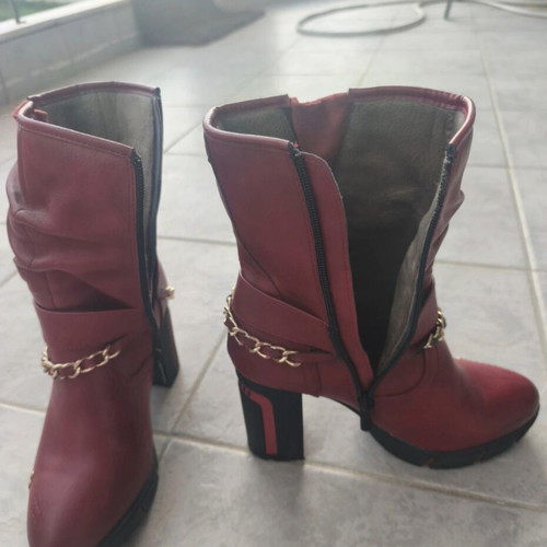 Mustang red leather ankle boots like new