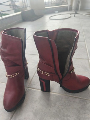 Mustang red leather ankle boots like new