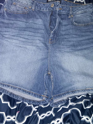 Blue jean shorts like new, size 16