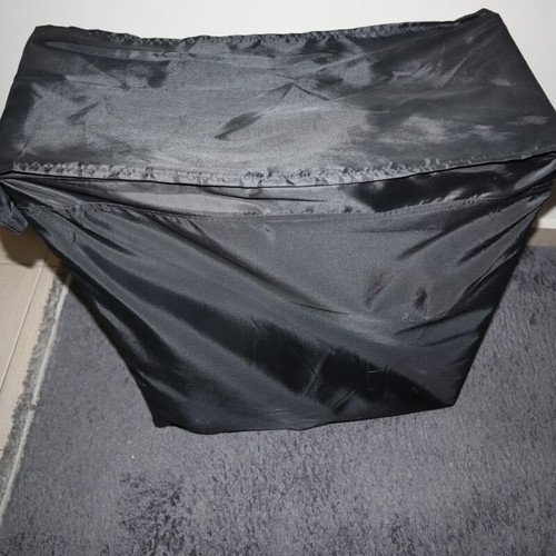 Laundry basket like new, 80 L capacity