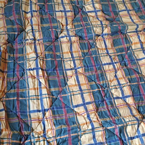 Multicolored quilt like new