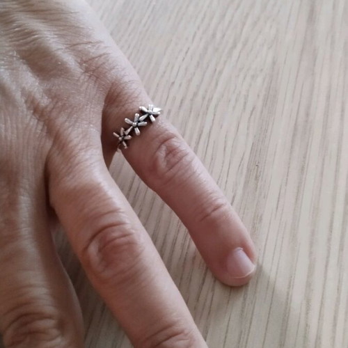 Zinc alloy ring new, size 5 for pinky finger