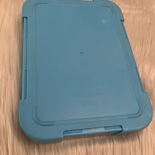 Must food container used, 1L capacity with 3 compartments