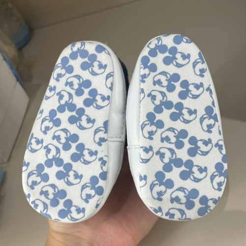 Mickey Mouse baby shoes like new, up to 10cm
