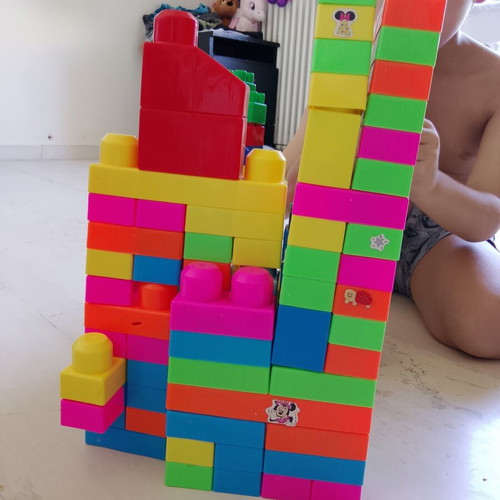 Plastic building blocks like new