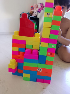 Plastic building blocks like new
