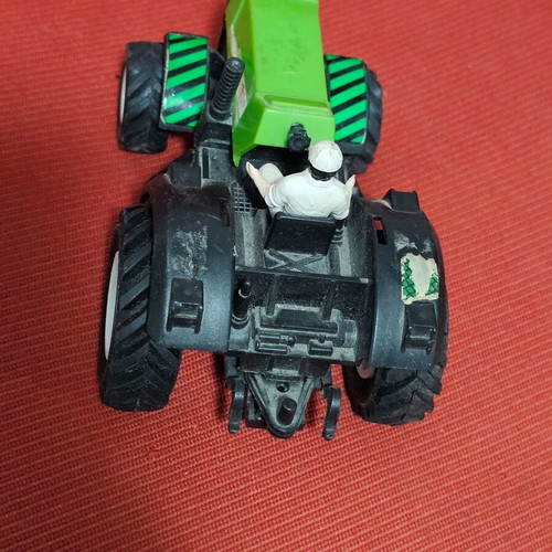 Toy tractor used in good condition