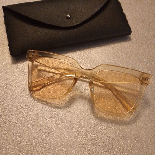 Fashion sunglasses new with yellow lens and free case
