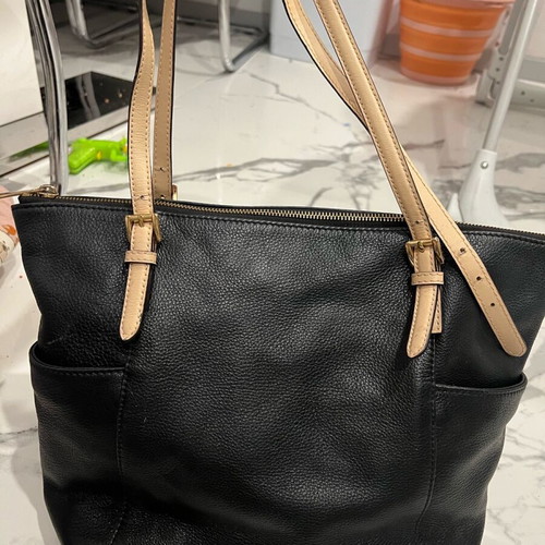 Michael Kors women's leather shoulder bag used, black with defect