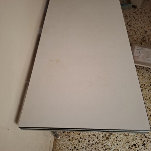 Πτυσσόμενο τραπέζι μεταχειρισμένο με 2 συρτάρια, χωράει 8 άτομα