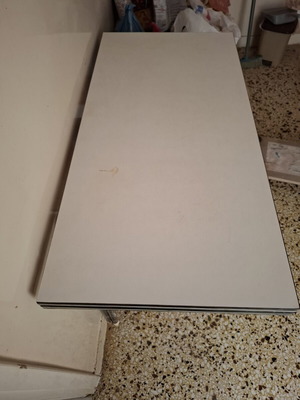 Πτυσσόμενο τραπέζι μεταχειρισμένο με 2 συρτάρια, χωράει 8 άτομα
