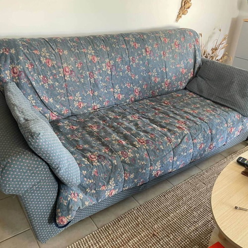 Sofa bed like new, three-seater with removable washable cover