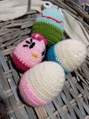 Πλεκτά αυγά νέα, ύψος 7-8 εκ.