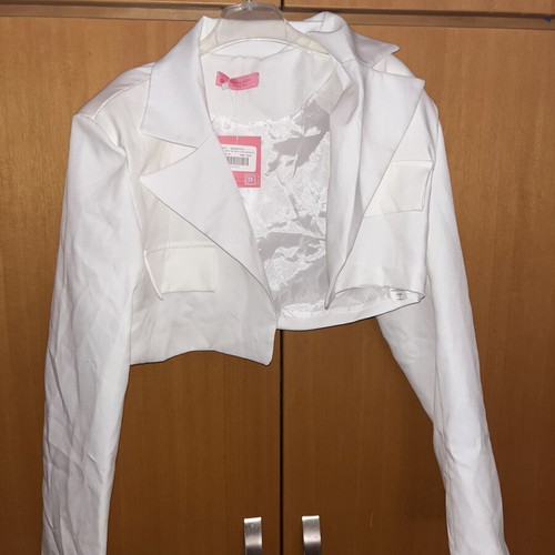 Crop blazer size M, white, new with tags