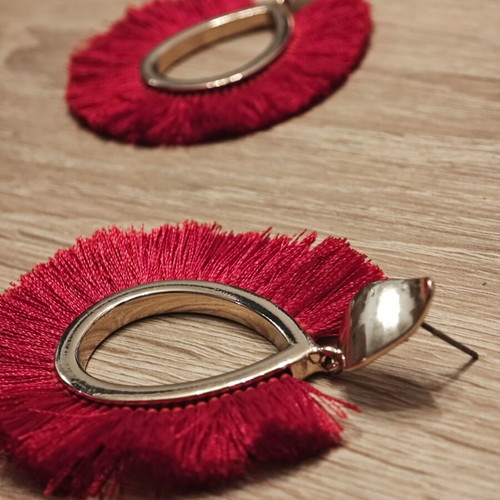Earrings long like new with red threads and gold details