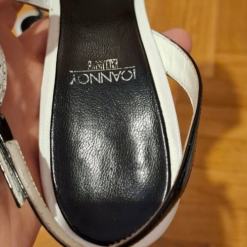 Women's sandals like new, leather, size 39, 9 cm heel