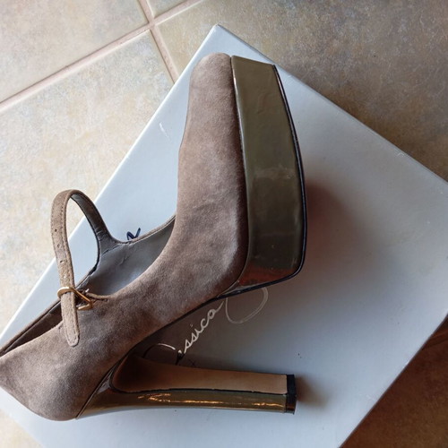 Jessica Simpson pumps like new, size 38, gray suede