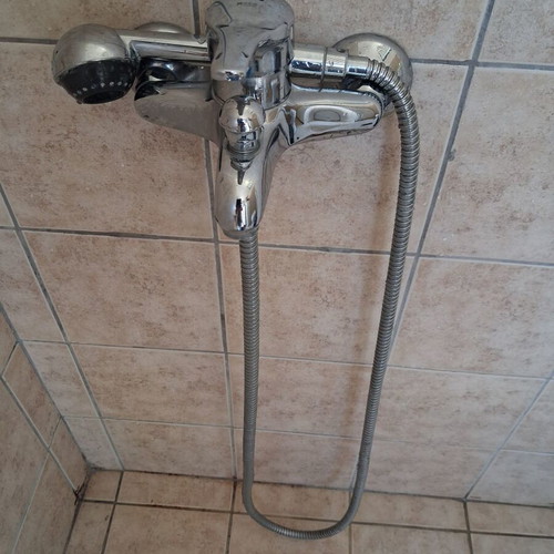 Bathroom faucets used, set of 2 with sink