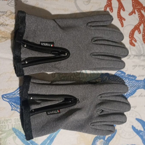 Gloves size L like new, barely worn