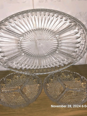 Glass platter and 2 plates like new for nuts