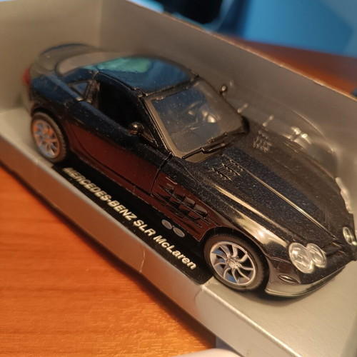 Mercedes SLR McLaren 1:32 model car new