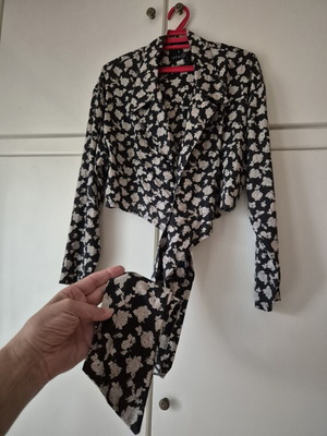 Wrap shirt like new, soft fabric, white and gray, size L