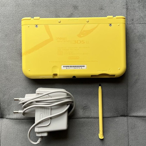 Nintendo New 3DS LL Pikachu Edition like new