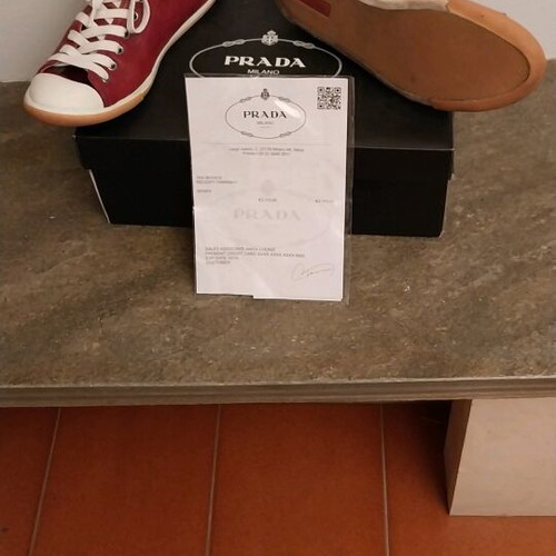 Prada women's leather ankle boots size 40 like new, burgundy