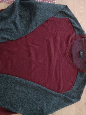 Zara sleeveless jacket and thin sweater like new