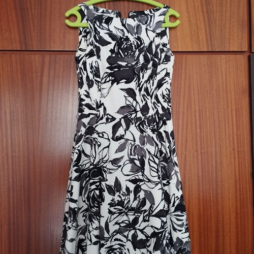 Zara black and white dress small, like new