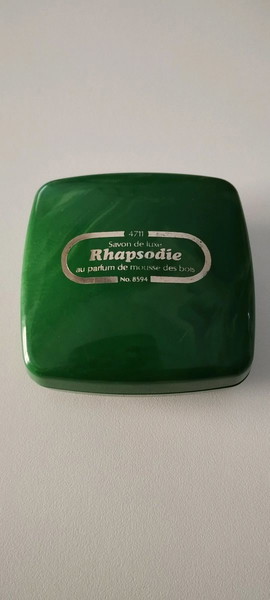 Vintage σαπούνι Savon de luxe Rhapsodie au parfum de mousse des bois No.8594 στην συσκευασία του.