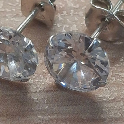 925 Silver Earrings new with large zirconia in gift box