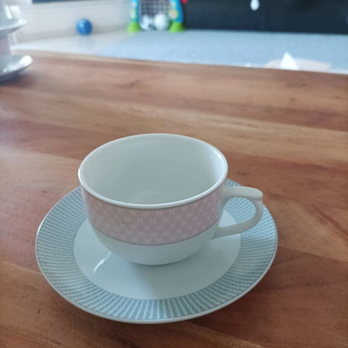 Tea cup set of 6 with teapot like new
