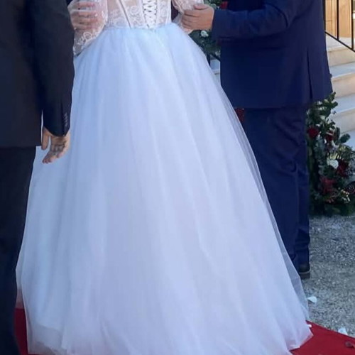 Romantic wedding dress new, lace and tulle, size 44 adaptable