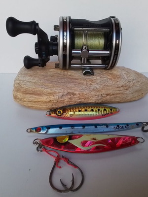 Abu Garcia Ambassadeur 6500C Syncro High Speed fishing reel like new with 3 lures