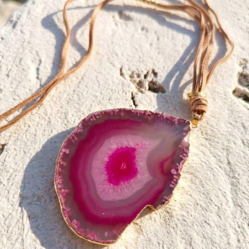 Long necklace with pink pendant new