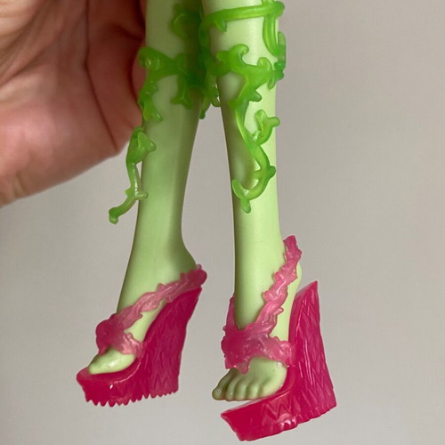 Monster High Venus McFlytrap doll 2012 Swim Class used