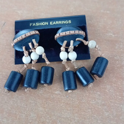 Boho earrings clip-on like new, black and brown