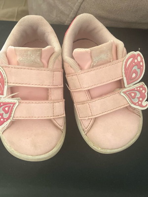 Puma kids shoes size 20 pink, like new