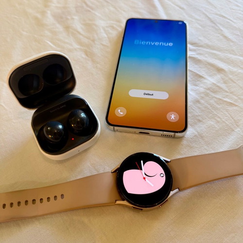 Samsung Galaxy S22 256GB used with Galaxy Watch 4 and Galaxy Buds2